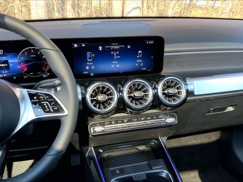 New 2026 Mercedes-Benz GLB 250 4MATIC image 6