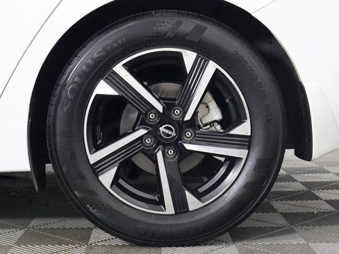 Used 2024 Nissan Sentra SV FWD image 16