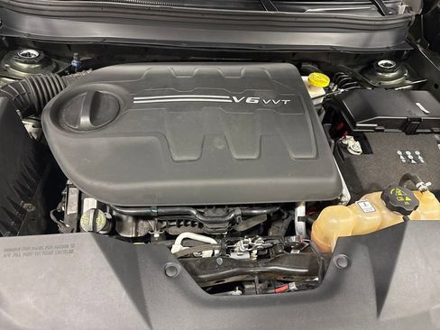 Used 2019 Jeep Cherokee Latitude Plus w/ Cold Weather Group image 23