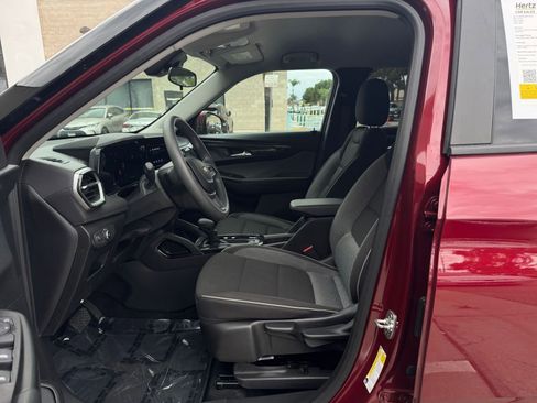 Used 2025 Chevrolet TrailBlazer LT image 24