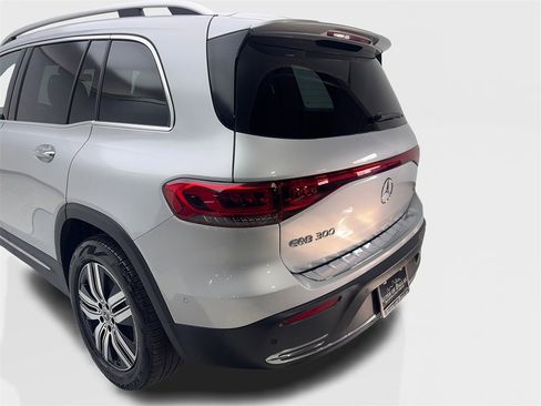 Used 2023 Mercedes-Benz EQB 300 4MATIC w/ Pinnacle Package image 19