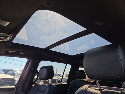 Used 2024 Jeep Wagoneer Series II image 9