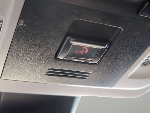 Used 2021 Toyota Camry SE w/ Convenience Package FWD image 17