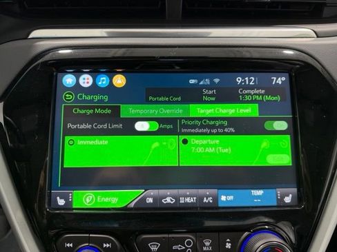 Used 2020 Chevrolet Bolt Premier w/ Infotainment Package FWD image 18