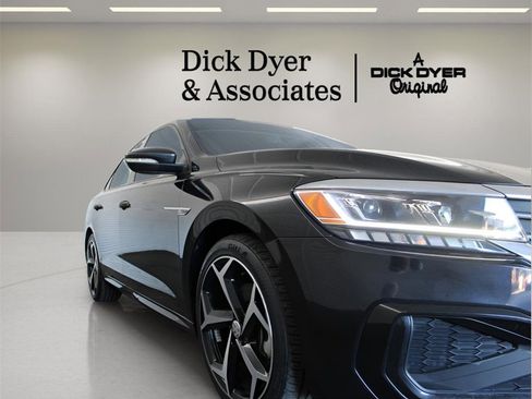 Used 2021 Volkswagen Passat 2.0T R-Line image 6