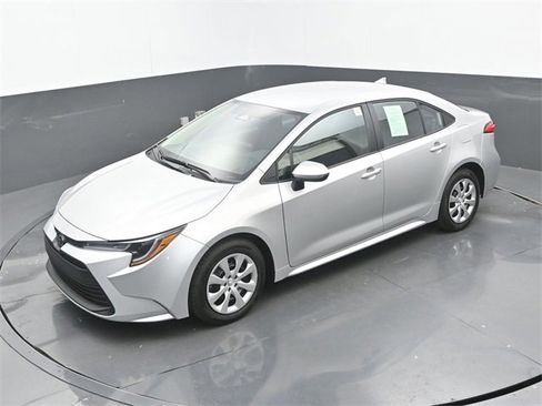 Used 2025 Toyota Corolla LE image 30