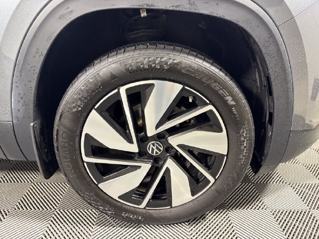 Used 2024 Volkswagen Atlas SEL AWD/4WD image 11