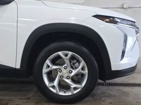 Used 2024 Chevrolet Trax LS w/ LS Convenience Package image 27