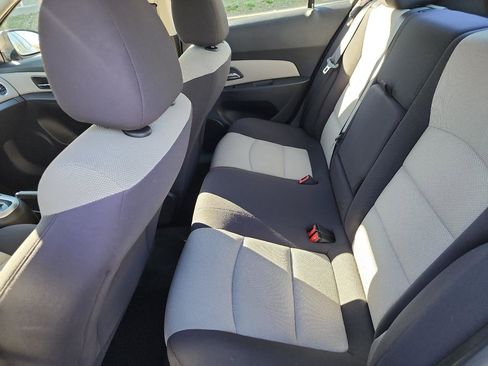 Used 2014 Chevrolet Cruze LS image 10