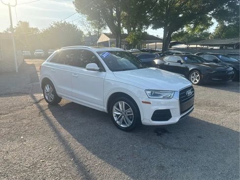Used 2017 Audi Q3 2.0T Premium Plus w/ Premium Plus Package image 3
