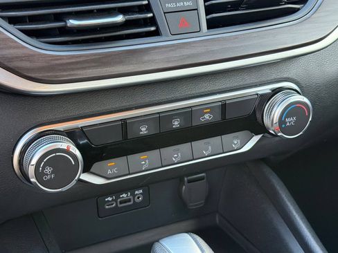 Used 2025 Nissan Altima 2.5 SV FWD image 19
