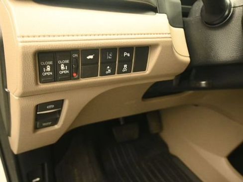 Used 2018 Honda Odyssey Touring image 13