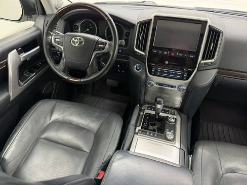 Used 2018 Toyota Land Cruiser AWD/4WD image 31