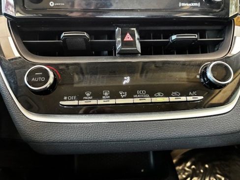Used 2022 Toyota Corolla LE FWD image 20