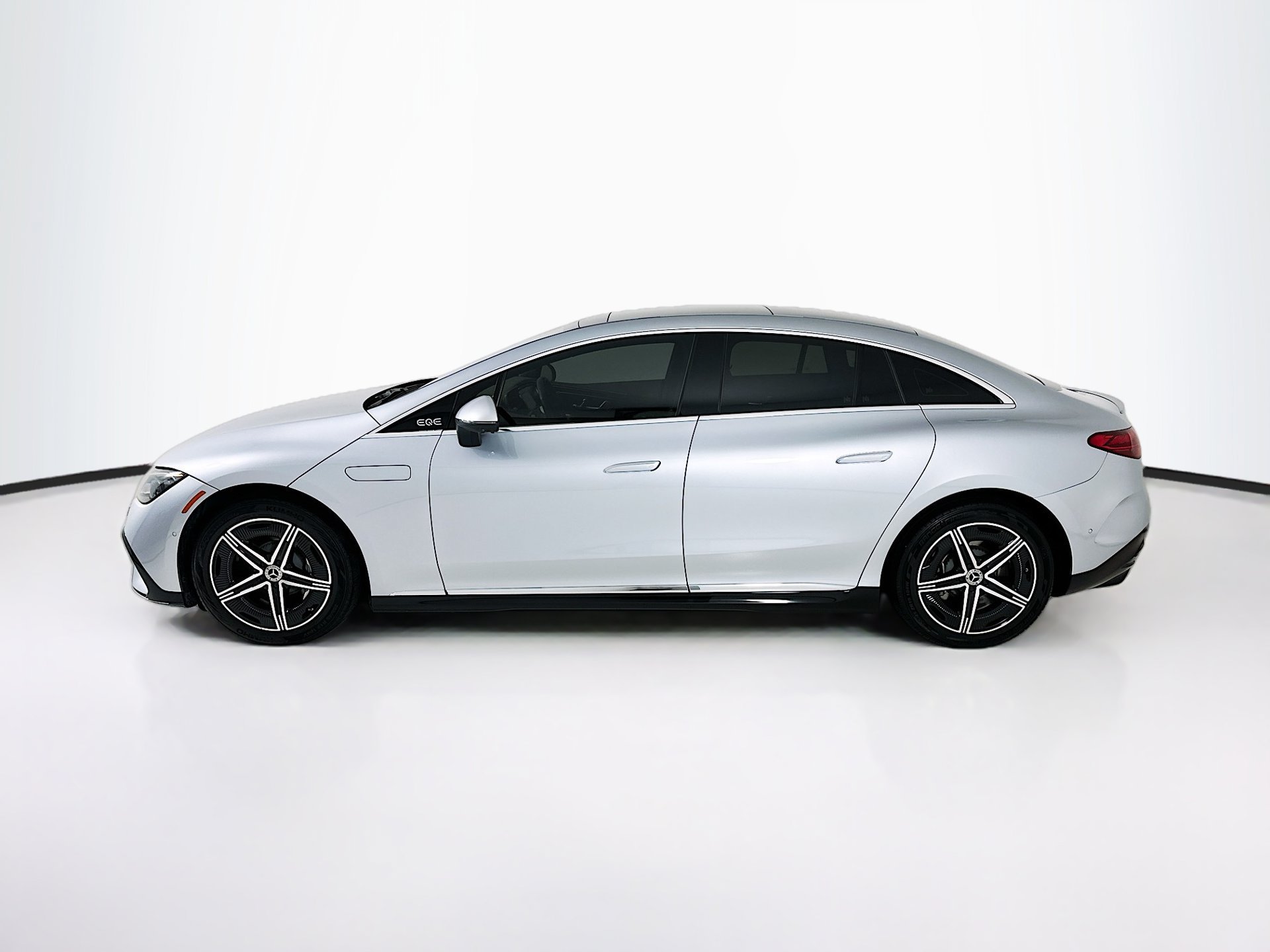 Certified 2023 Mercedes-Benz EQE 500 4MATIC Sedan image 5