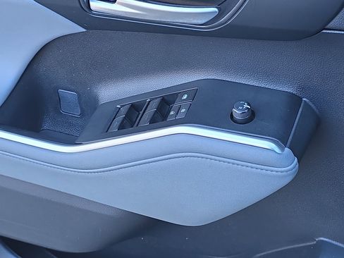 Used 2023 Toyota Highlander XLE image 35