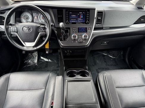 Used 2020 Toyota Sienna SE image 28
