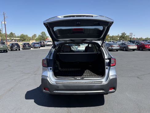 Used 2023 Subaru Outback Premium AWD/4WD image 9