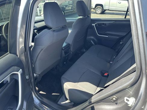 Used 2020 Toyota RAV4 LE FWD image 15