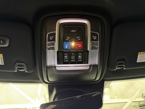 Used 2025 RAM 3500 Limited AWD/4WD image 32