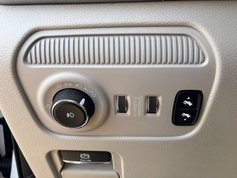 Used 2024 Jeep Wagoneer 2WD w/ Premium Group I image 34