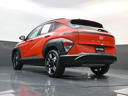 Certified 2025 Hyundai Kona SEL image 18
