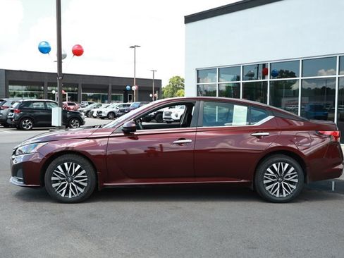 Used 2023 Nissan Altima 2.5 SV AWD/4WD image 9