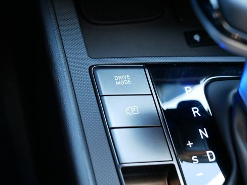 Certified 2025 Hyundai Elantra SEL image 28