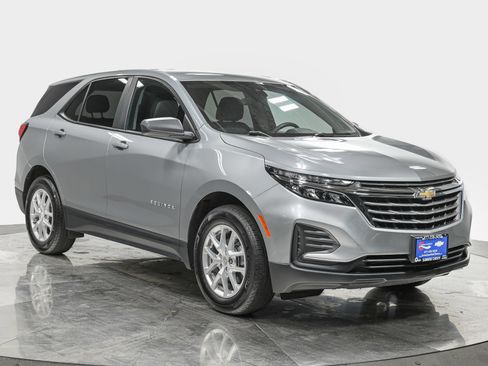 Used 2024 Chevrolet Equinox LS w/ LS Convenience Package FWD image 9