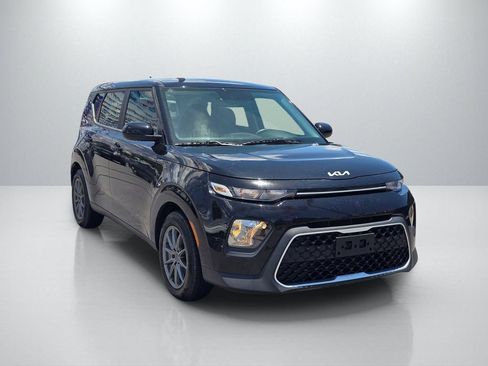 Used 2022 Kia Soul LX FWD image 3