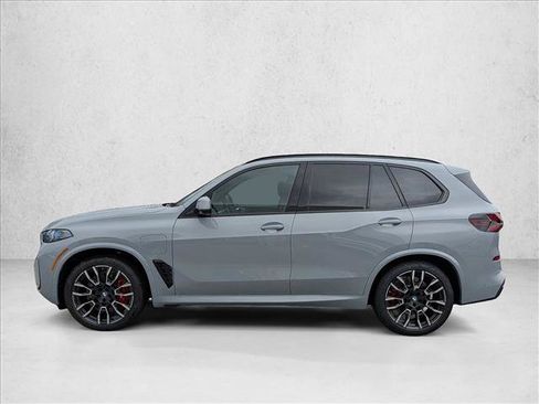 New 2026 BMW X5 xDrive50e image 5