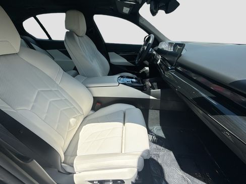 Used 2025 BMW i5 xDrive40 w/ M Sport Package AWD/4WD image 29