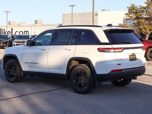 New 2026 Jeep Grand Cherokee Altitude RWD image 7