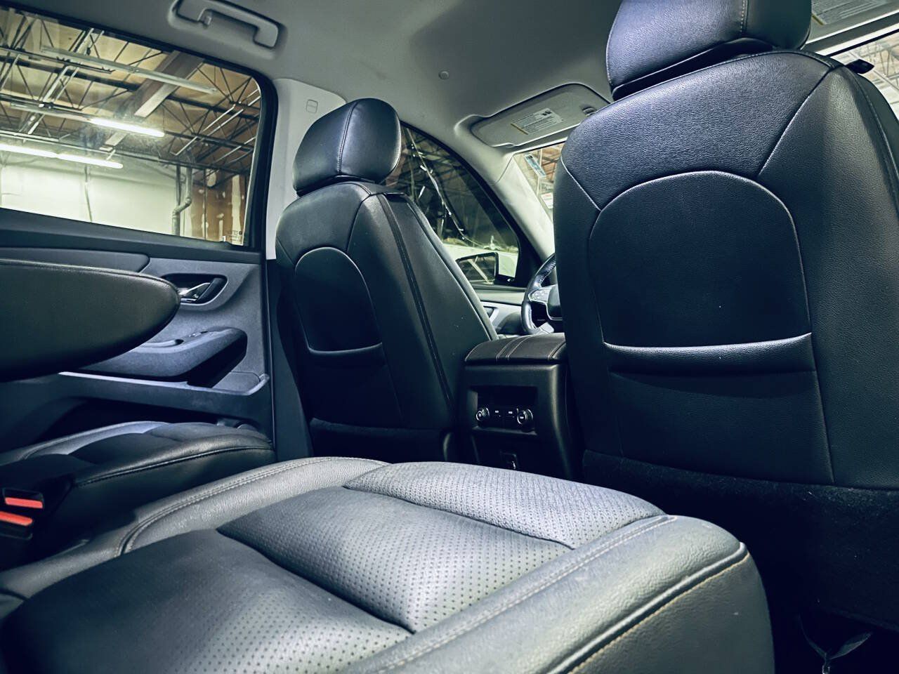 Used 2019 Chevrolet Traverse LT FWD image 19