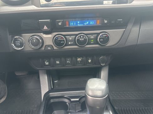 Used 2017 Toyota Tacoma TRD Off-Road w/ Premium & Technology Package image 21