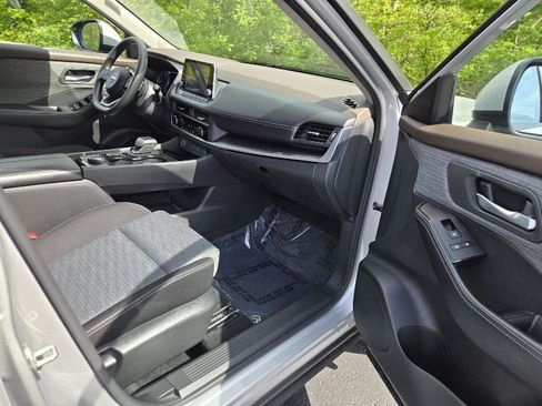 Used 2023 Nissan Rogue SV AWD/4WD image 22