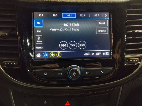Used 2019 Chevrolet Trax LT w/ LT Convenience Package FWD image 25
