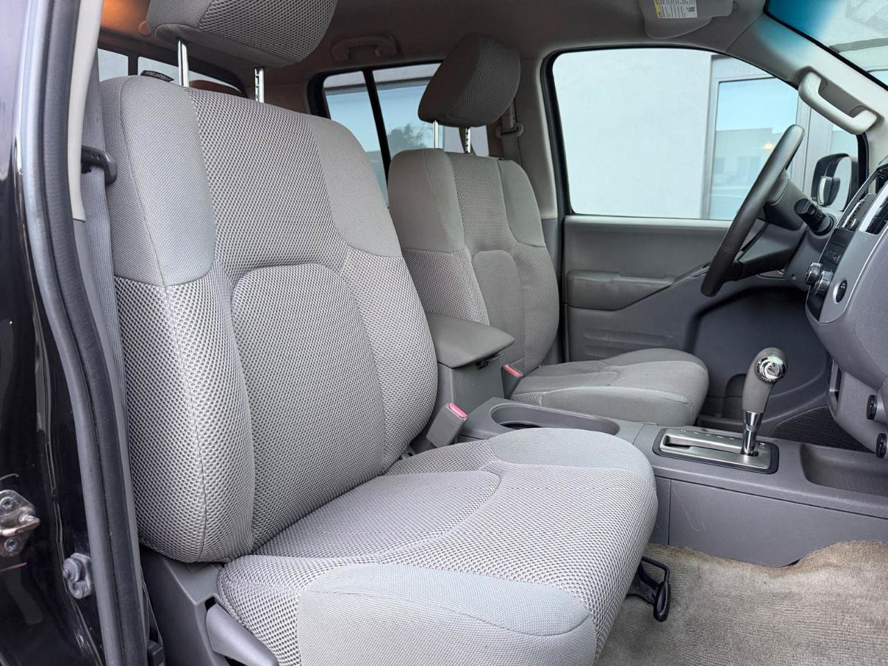 Used 2015 Nissan Frontier SV RWD image 16
