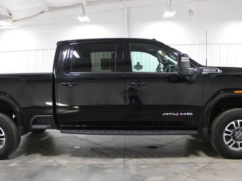Used 2022 GMC Sierra 2500 AT4 image 11