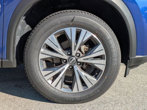 Used 2023 Nissan Rogue SV image 11