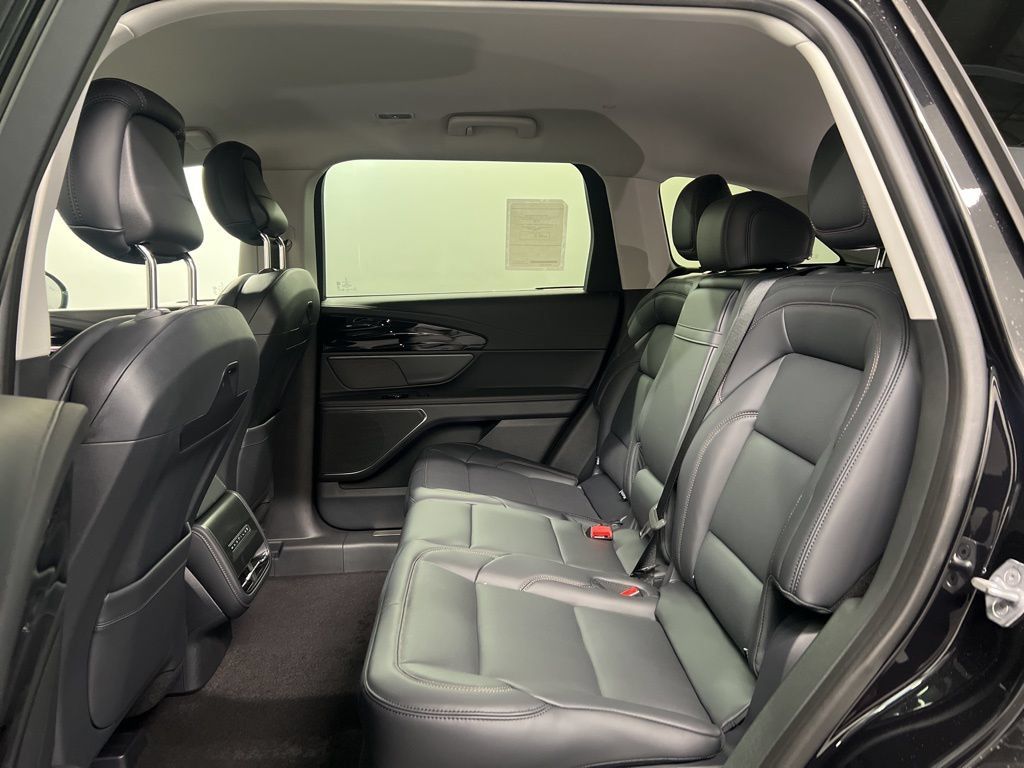 Used 2026 Lincoln Nautilus Premier AWD/4WD image 34