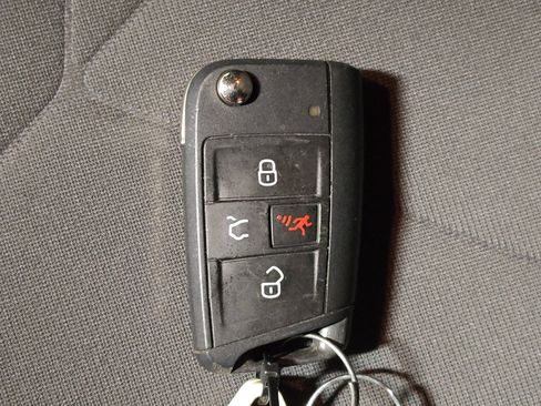 Used 2025 Volkswagen Jetta Sport image 32