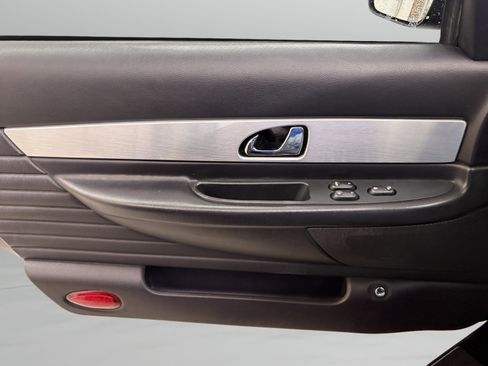 Used 2004 Ford Thunderbird Deluxe image 21