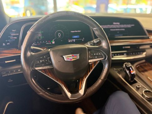 Used 2021 Cadillac Escalade Luxury AWD/4WD image 28