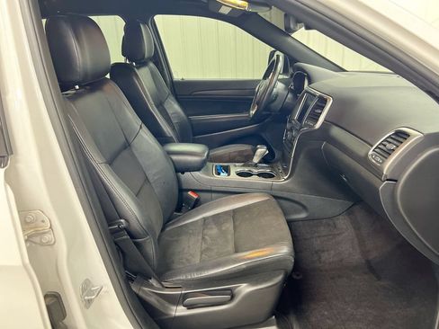 Used 2018 Jeep Grand Cherokee Altitude AWD/4WD image 22