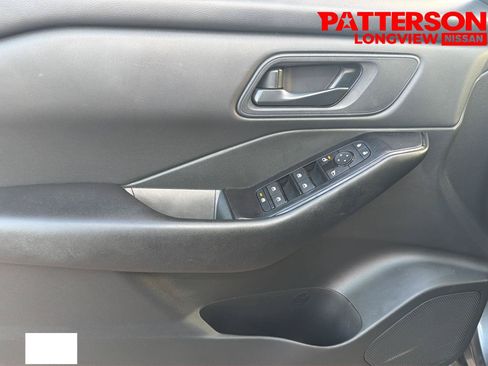 Used 2024 Nissan Rogue S FWD image 17