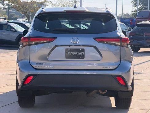 Used 2020 Toyota Highlander XLE AWD/4WD image 3