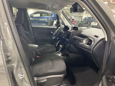 Used 2022 Jeep Renegade Latitude w/ Convenience Group image 25