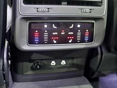 Used 2025 Audi Q8 Prestige AWD/4WD image 29