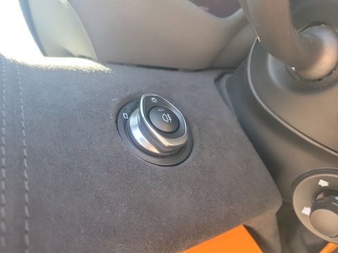 Used 2017 McLaren 570S image 23